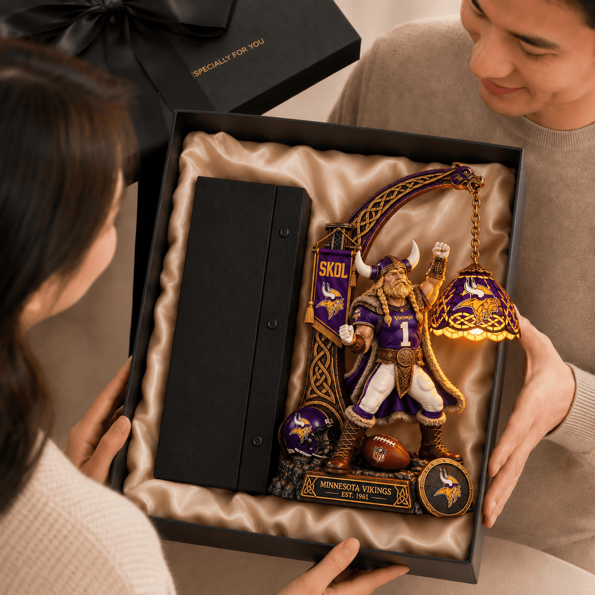 Premium MNV Bookshelf Figurines Lamp PDL